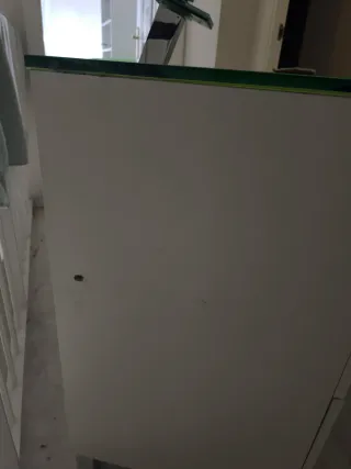 Mueble de lavabo con lavabo y grifo