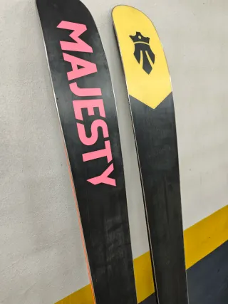 Esquís de travesía Majesty Supernova Carbon