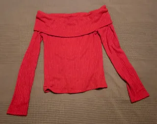 Camiseta Stradivarius cuello barco roja Talla S