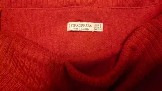 Camiseta Stradivarius cuello barco roja Talla S