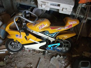 Moto Honda Amarilla
