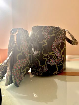 Bolso Multicolor con Diseño Abstracto