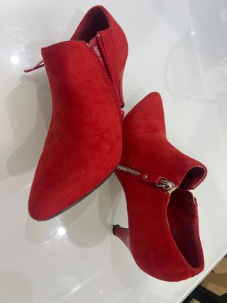 Botín tacón rojo talla 38