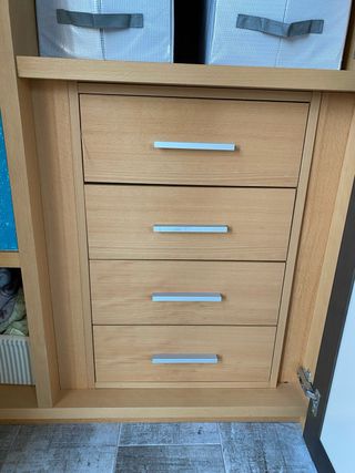 Dos armarios roperos de madera