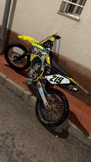 Suzuki RMZ 250 Factory