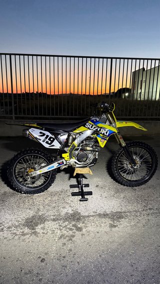 Suzuki RMZ 250 Factory