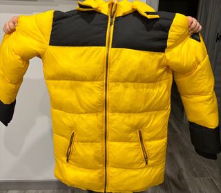Abrigo Guess niña amarillo y negro Talla 16