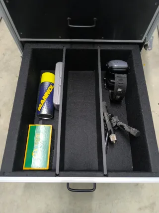 Rack convertible en mesa con cableado