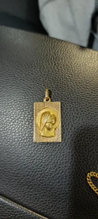 Medalla Virgen María Oro