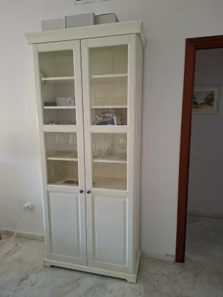 Vitrina Ikea madera y cristal