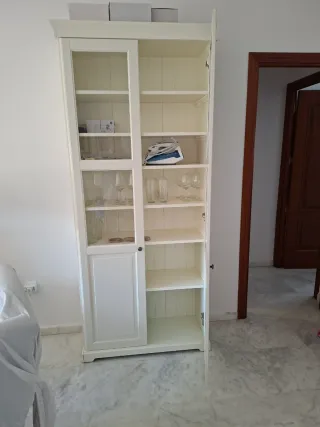 Vitrina Ikea madera y cristal