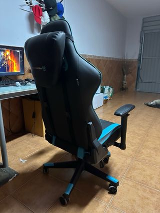 Silla Gaming Newskill Takamik Azul y Negra