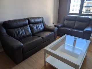 Conjunto sofás piel oscuro 3 y 2 plazas