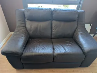 Conjunto sofás piel oscuro 3 y 2 plazas