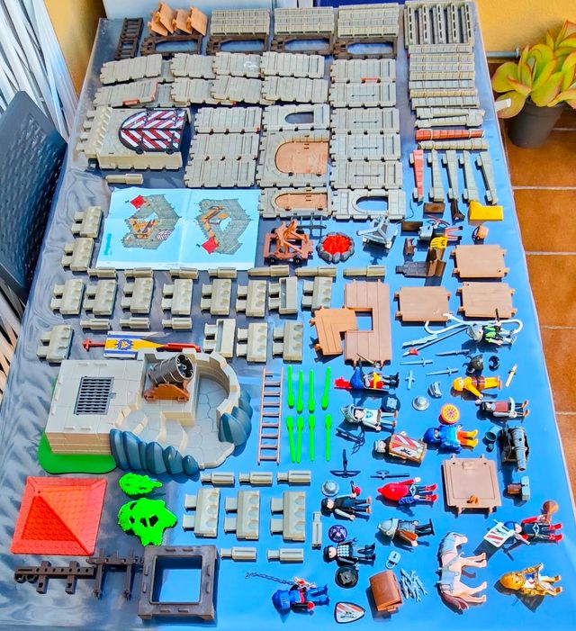 Playmobil Castillo y Torre Medieval con Figuras.