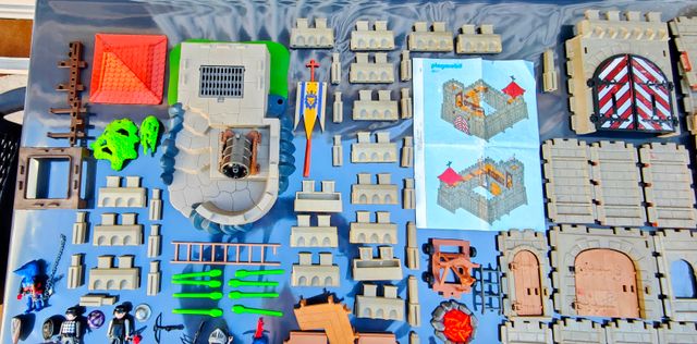 Playmobil Castillo y Torre Medieval con Figuras.
