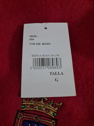 Boina roja con escudo de Pamplona