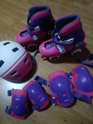 Casco y patines con protecciones