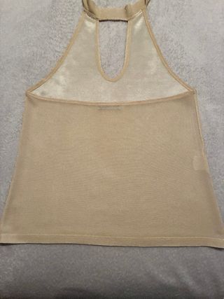 Top dorado metalizado con lazada al cuello