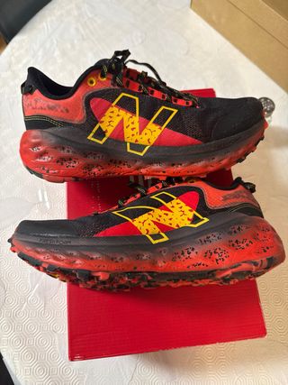 Zapatillas New Balance Trail Running Negro/Rojo