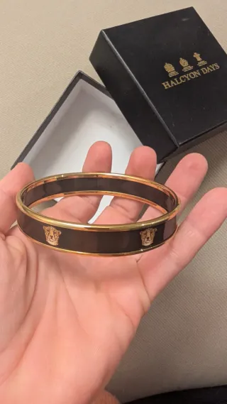 Pulsera Halcyon Days Negra y Dorada