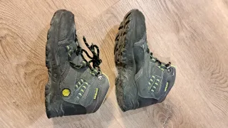 Botas de montaña para niño talla35