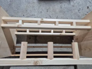 Mueble guardaesquís de madera