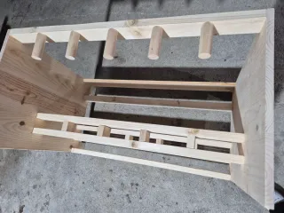 Mueble guardaesquís de madera