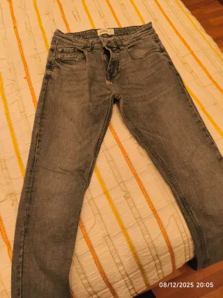 Pantalón vaquero gris