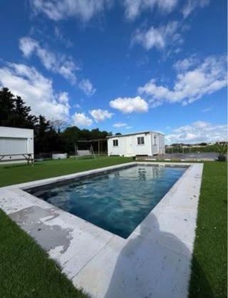 parcela segregada con piscina y mobilhome