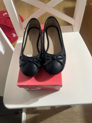 Zapatos manoletina niña negros
