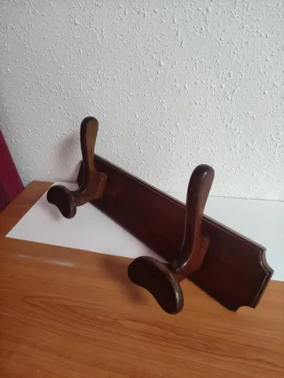 Perchero de madera maciza
