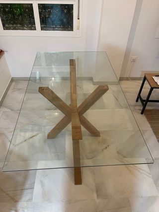 Mesa de comedor de cristal y base madera