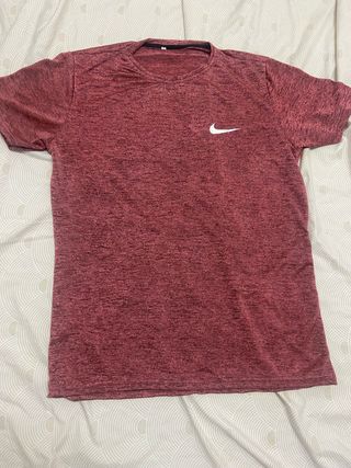Camiseta Nike Roja Deportiva