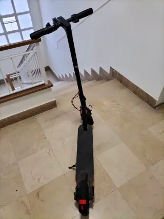 Patinete eléctrico poco usado + cargador