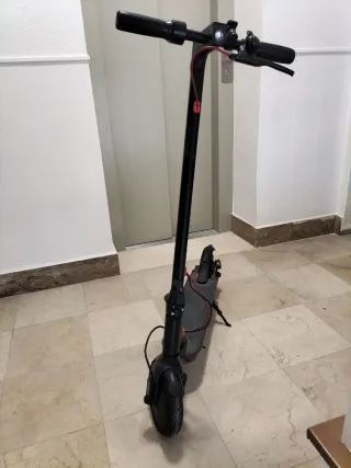 Patinete eléctrico poco usado + cargador