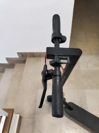 Patinete eléctrico poco usado + cargador