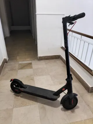 Patinete eléctrico poco usado + cargador