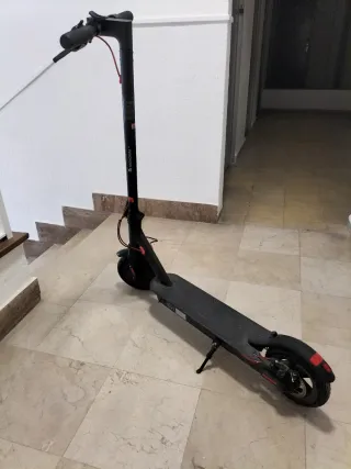 Patinete eléctrico poco usado + cargador