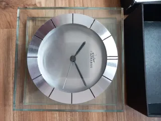 Reloj sobremesa cristal y metal, joyería V. Caparr