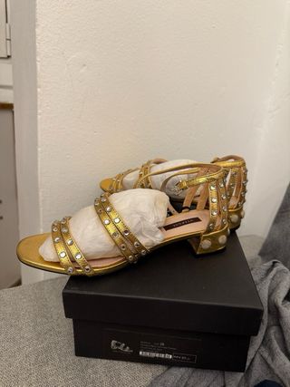 Sandalias Uterqüe Joya Talla 38 Doradas