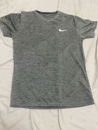 Camiseta Nike Gris Deportiva