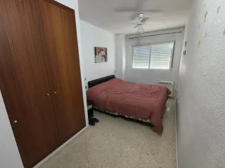 Se vende piso con dos plazas de garaje y trastero