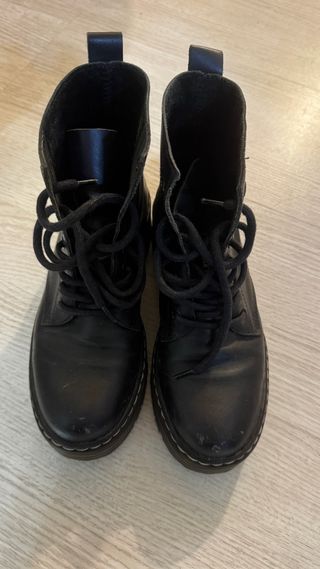 Botas de piel negras