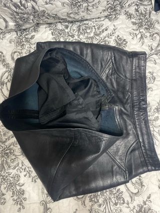 Falda tubo cuero negra