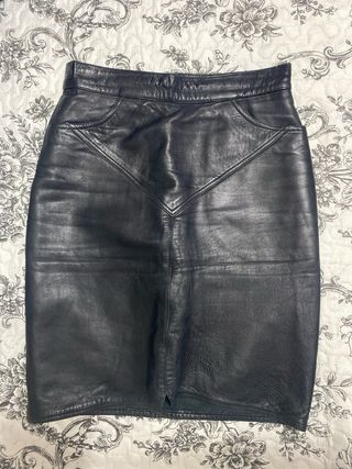Falda tubo cuero negra
