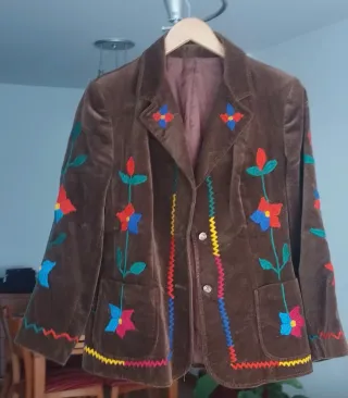 Blazer de terciopelo con bordado floral vintage