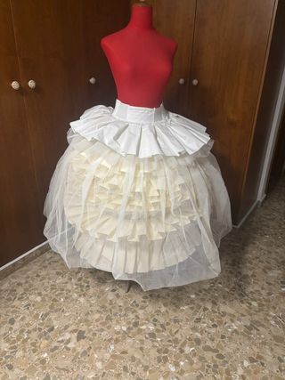 Cancán Fallera.El volante blanco se puede quitar