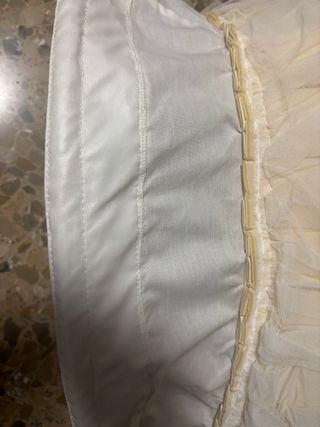 Cancán Fallera.El volante blanco se puede quitar