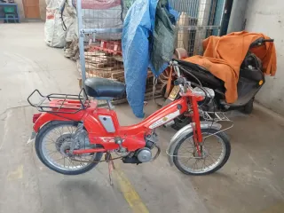 Mobilette Super Lujo Roja